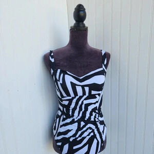 Roatan Women's One Piece Swimsuit Black & White Swim Wear Geo Print Sz M